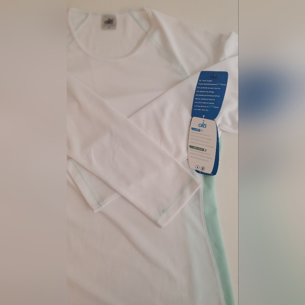 ALO Yoga Women's White and Mint Long Sleeve Top. Alo CoolFit. - Picture 14 of 15